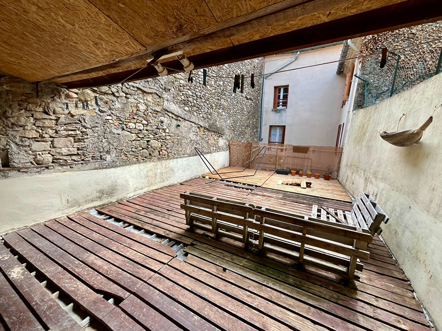Maison de village 113 m² avec cour espace de stockage toit terrasse et combles à vendre Trèbes