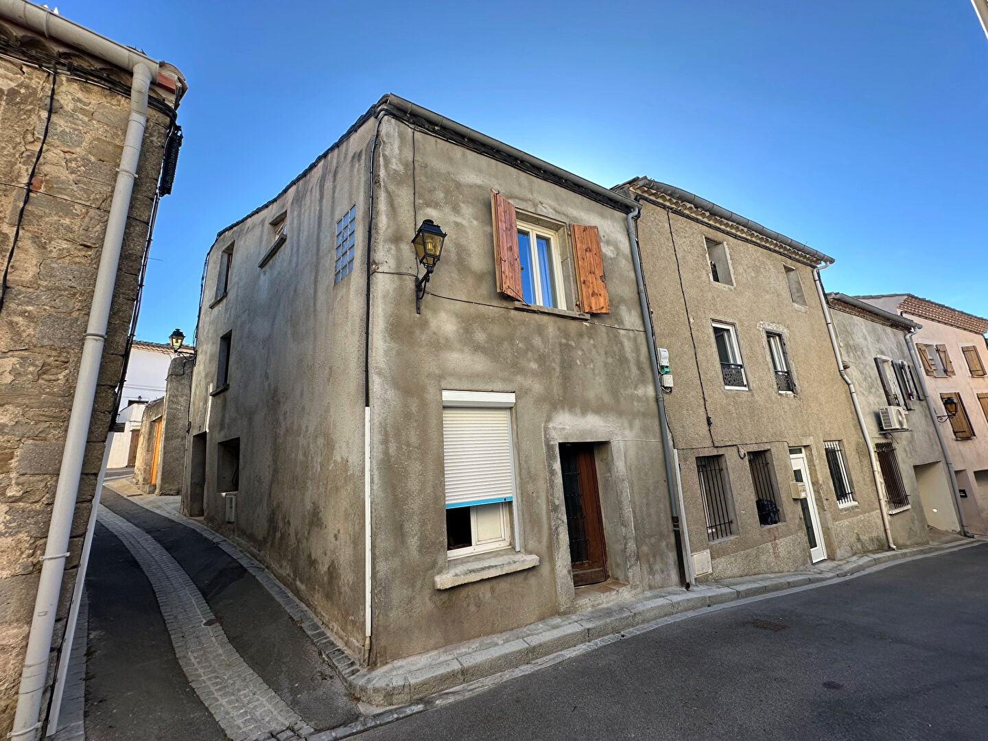 Photo Maison de village à louer Pennautier 53 m² sur deux niveaux avec bureau et séjour lumineux image 2/6