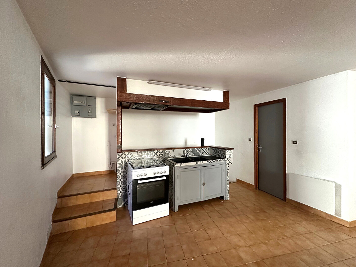 Photo Maison de village à louer Pennautier 53 m² sur deux niveaux avec bureau et séjour lumineux image 4/6