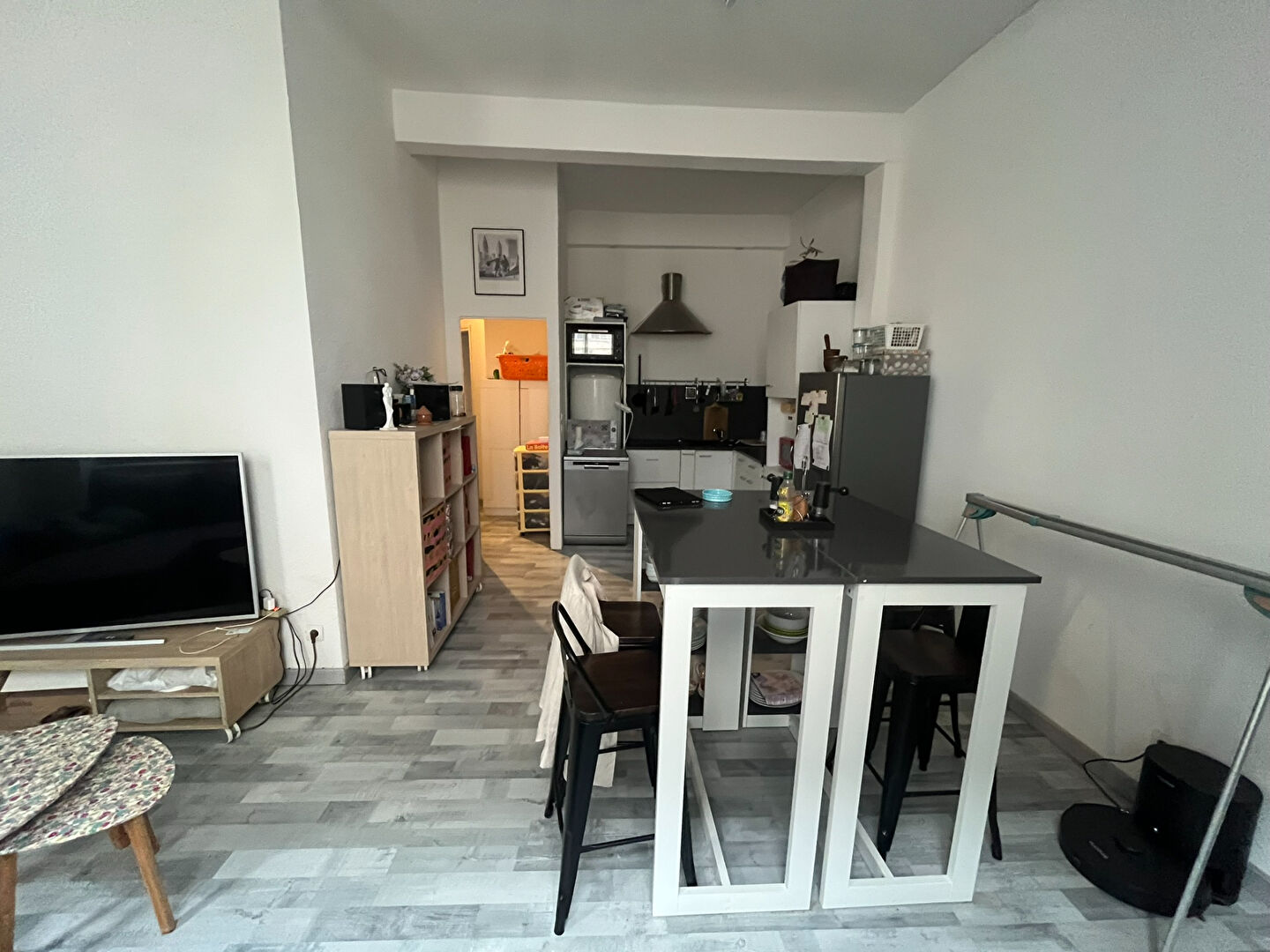 Photo Immeuble centre-ville Carcassonne composé local commercial et deux appartements avec cour cave et bon potentiel image 5/6