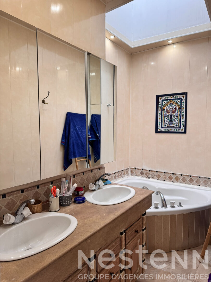 Photo Vente immeuble Carcassonne comprenant local commercial loué 1912 euros et logement 115 m² avec terrasse image 5/6
