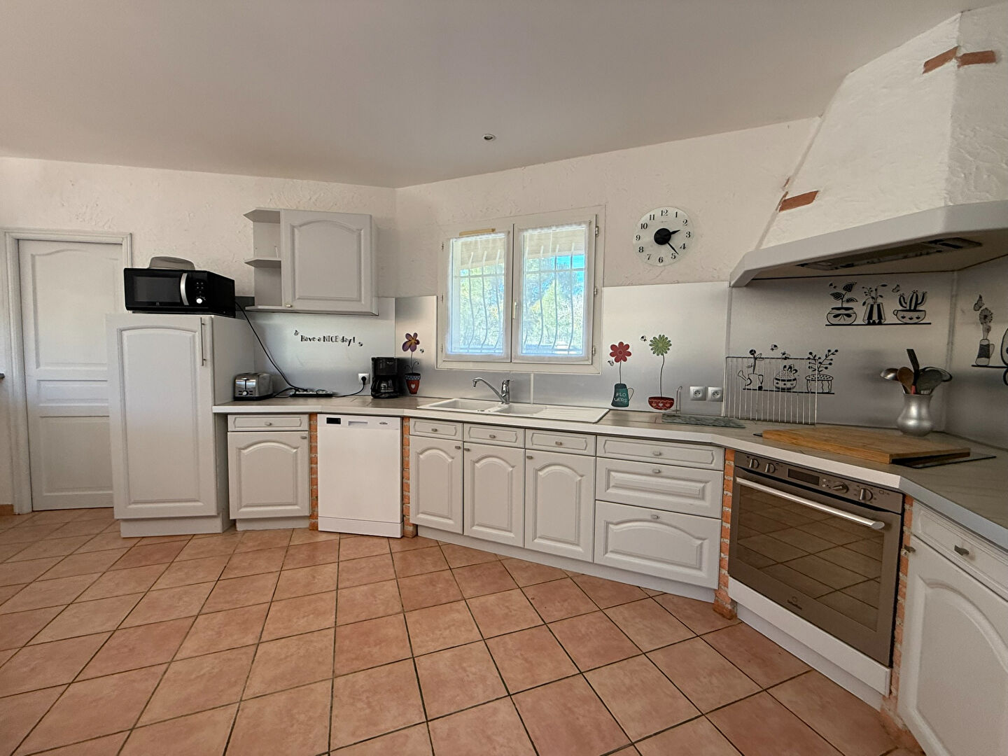 Photo Maison plain-pied Montlegun 190 m² sur vaste terrain arboré avec terrasse et garage indépendant image 6/6