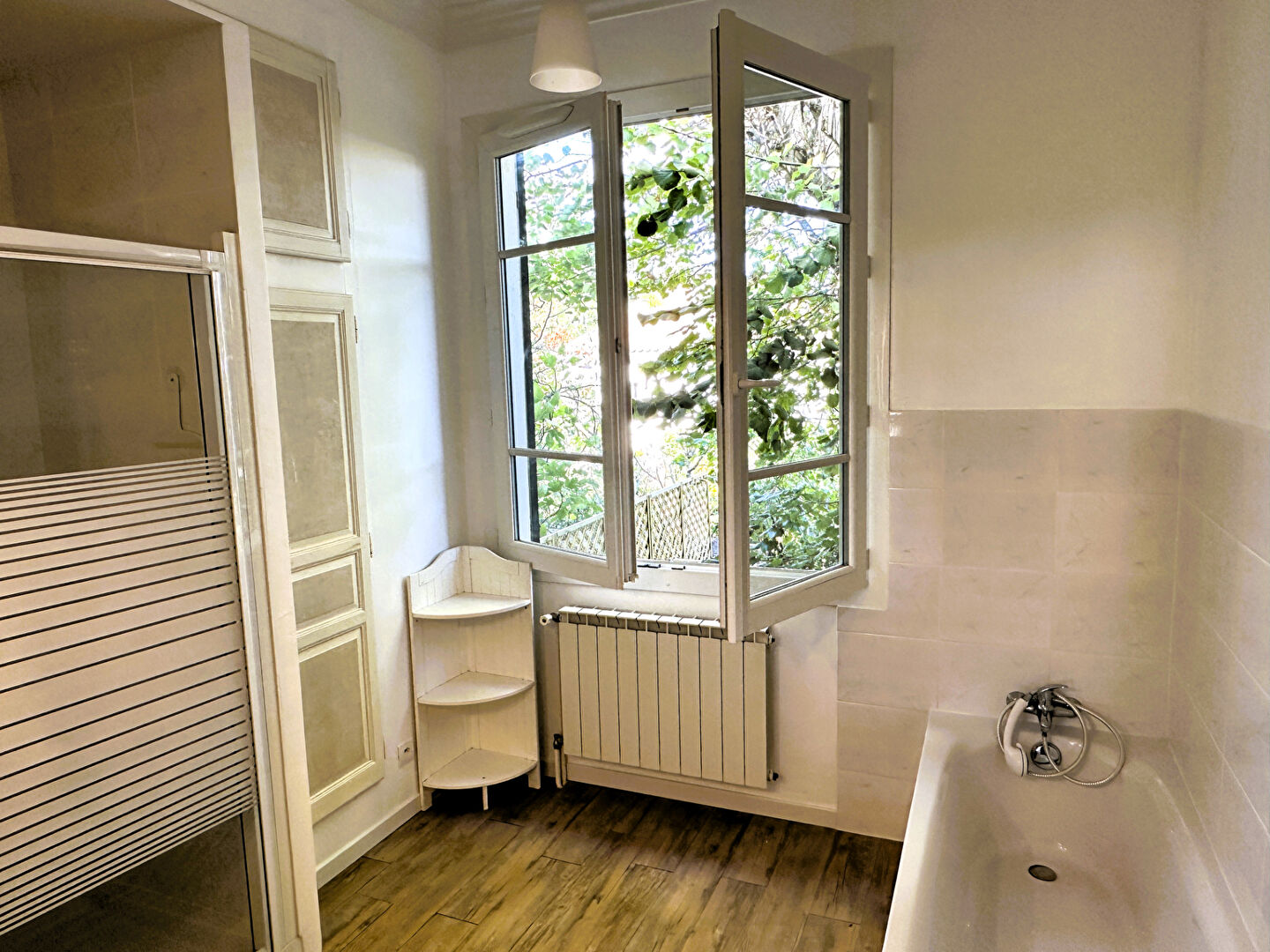 Photo Maison 3 faces de 142 m² sur 368 m² avec jardin, garage et balcon filant image 6/6