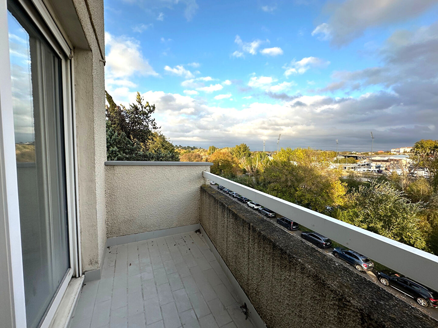 Photo Appartement deux pièces avec balcon en étage élevé dans résidence avec ascenseur secteur recherché image 4/6