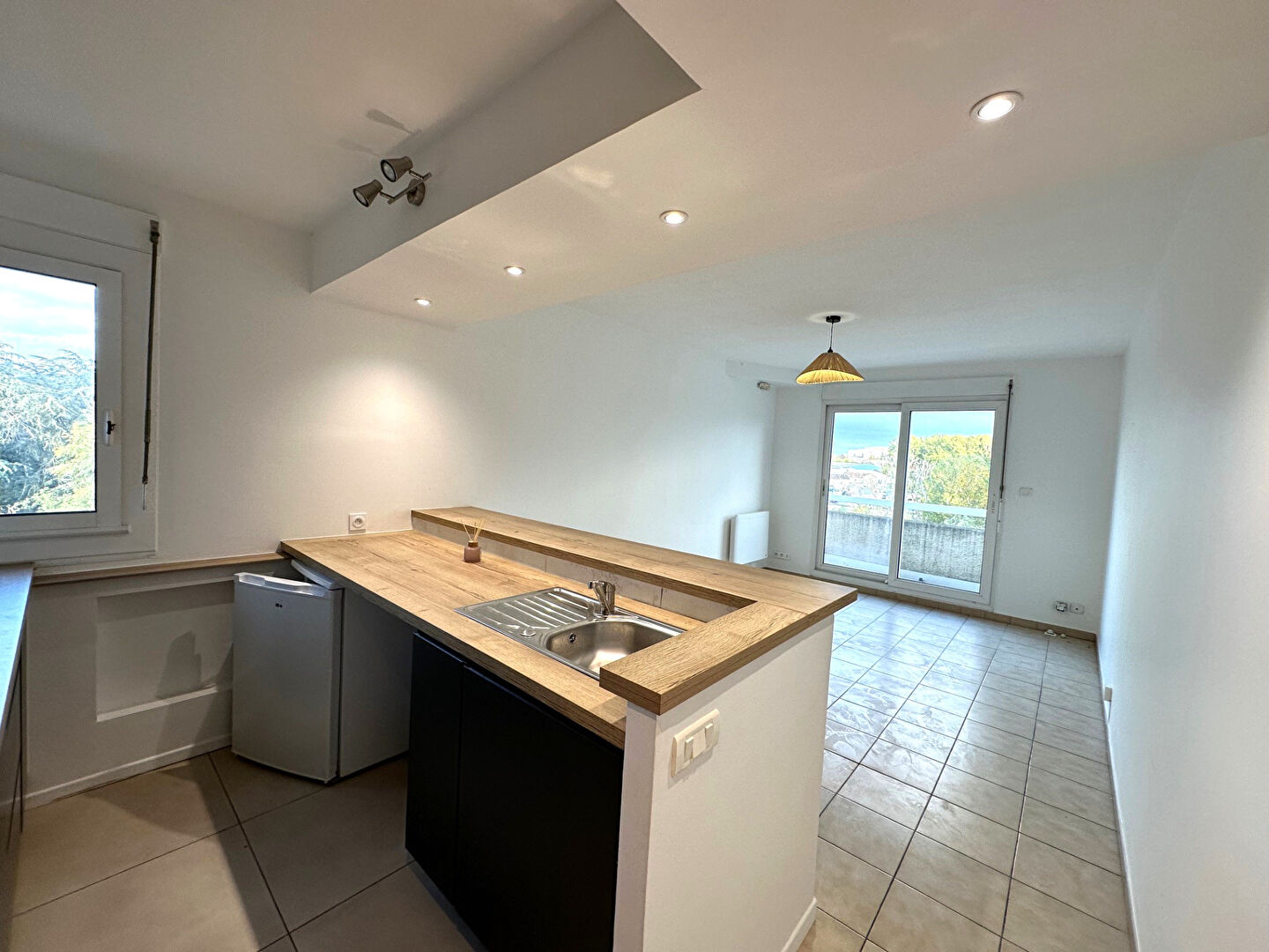 Photo Appartement deux pièces avec balcon en étage élevé dans résidence avec ascenseur secteur recherché image 5/6