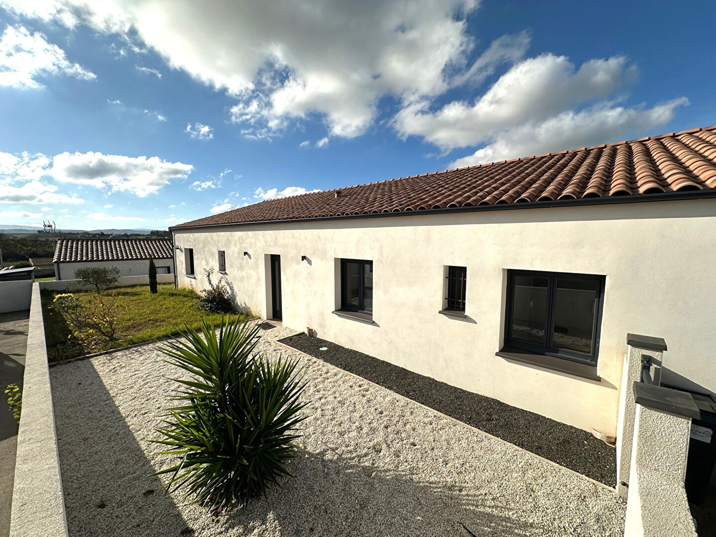 Belle Villa 138 m² habitables type 5 de plain pied avec joli jardin et de bonnes prestations