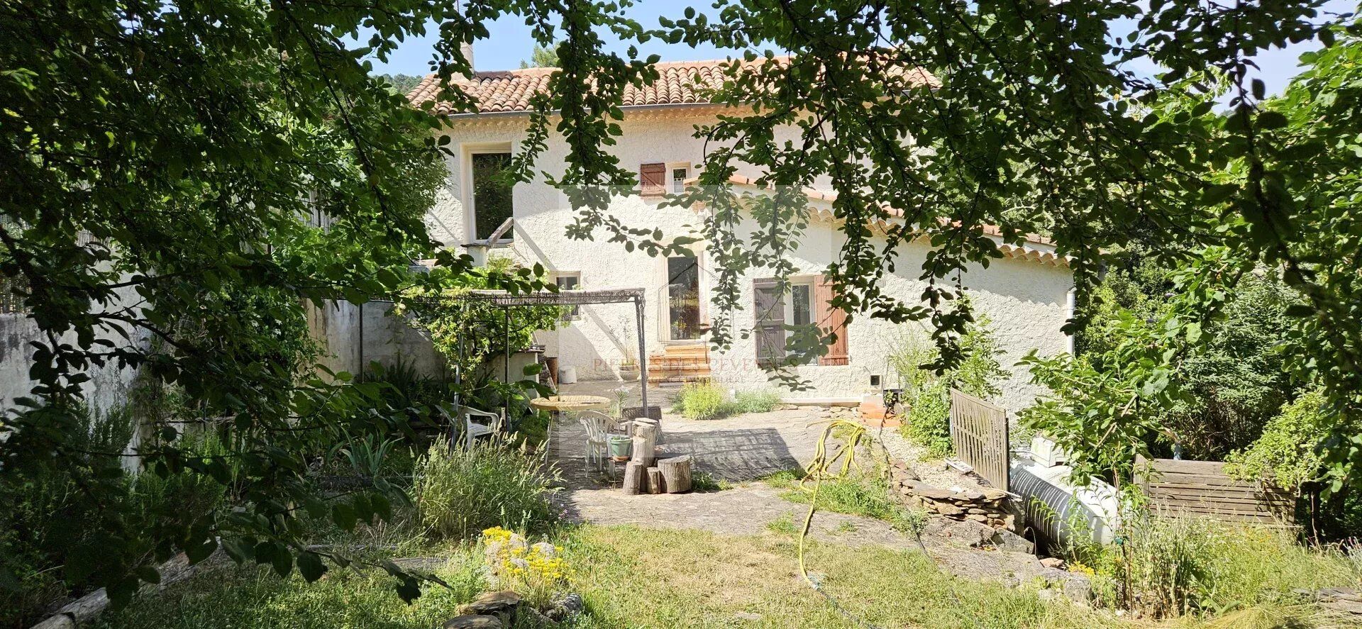 Maison à vendre à Génolhac - 5 pièces, 102 m², terrain 1446 m² au calme, belle vue sur les cevennes