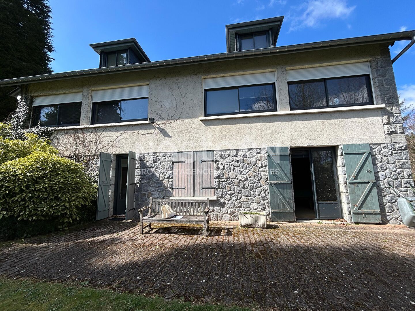 Maison De Village * 232 M² * 19200 St Exupery Les Roches * 254 000 €