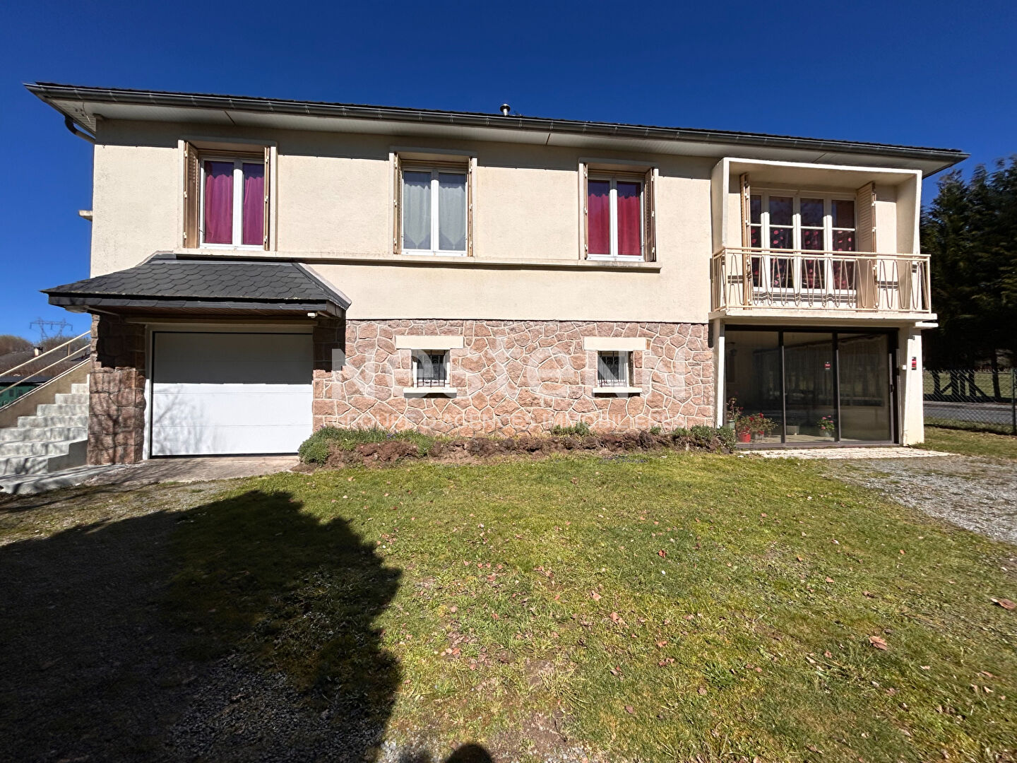 Maison * 5 Pièces * 127 M² * 19200 St Angel * 138 000 €
