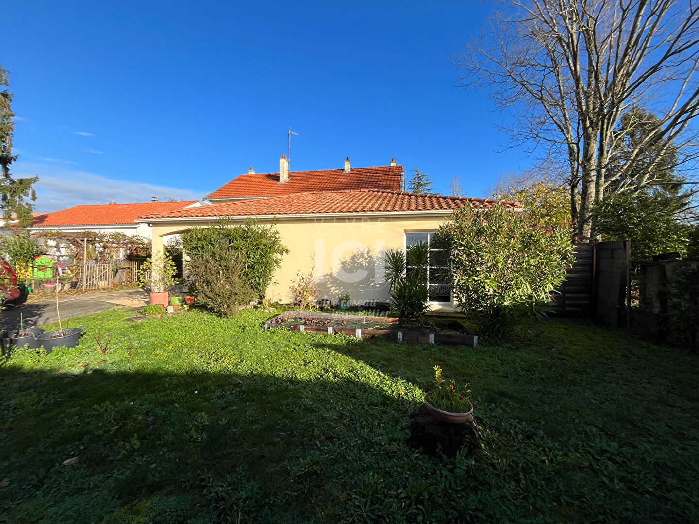 Photo Maison Bouaye 8 pièce(s) 187 m2 image 1/6