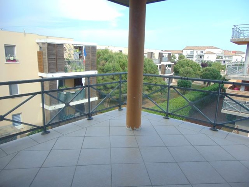 Photo T4 Agde  - 75 m² avec terrasse, garage et parking. image 1/6