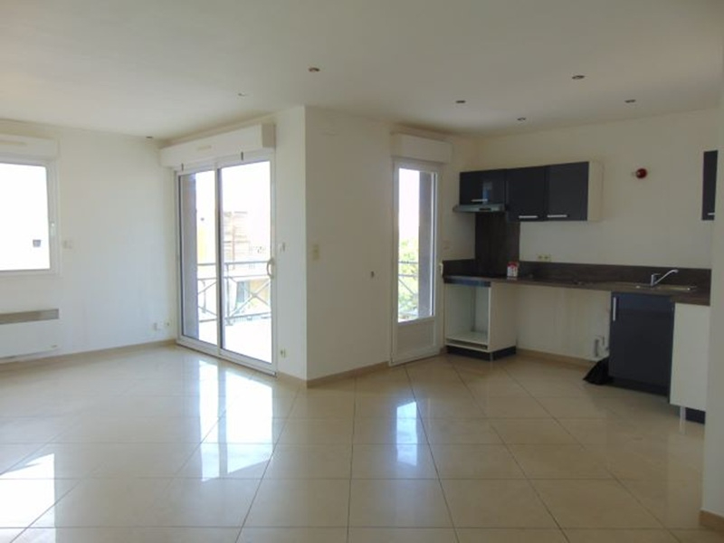 Photo T4 Agde  - 75 m² avec terrasse, garage et parking. image 2/6