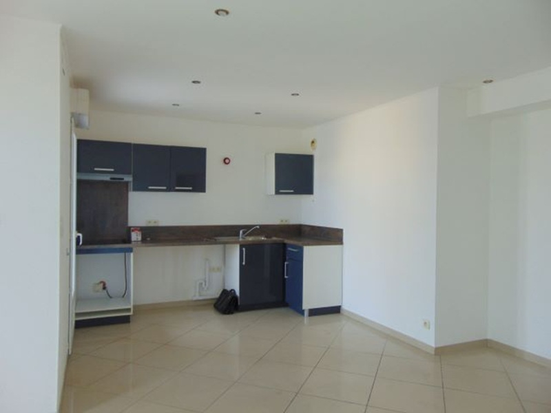 Photo T4 Agde  - 75 m² avec terrasse, garage et parking. image 3/6