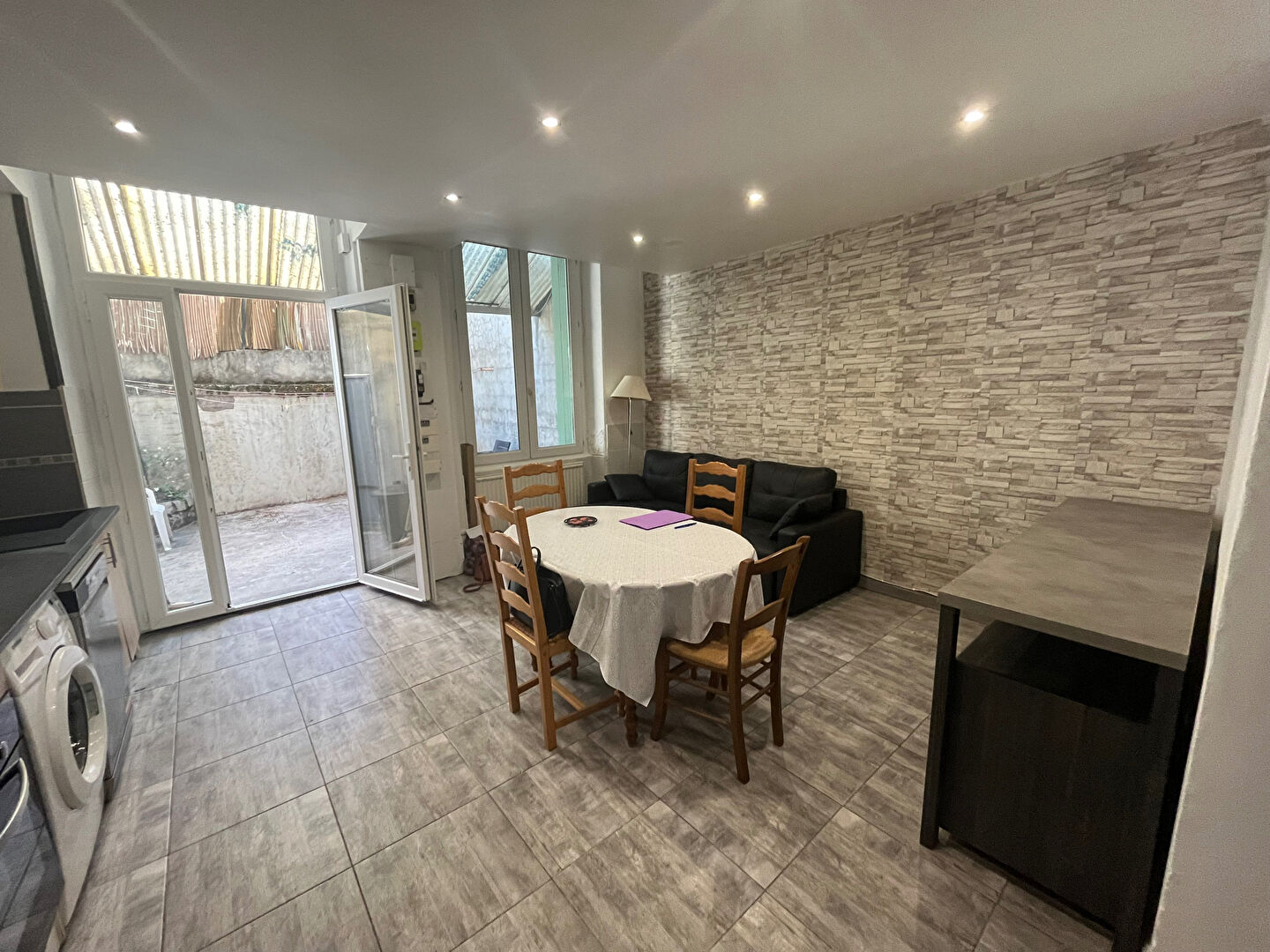 Appartement  Meublé de 3 pièce(s)  secteur Tarentaize