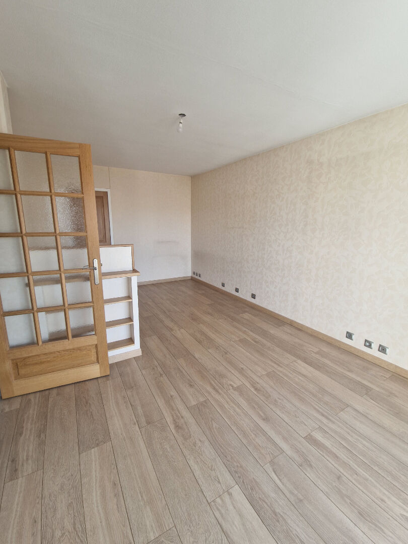 Photo 50 RUE DE LA MONTAT / T3  70m² + balcon + chauffage inclus image 1/6