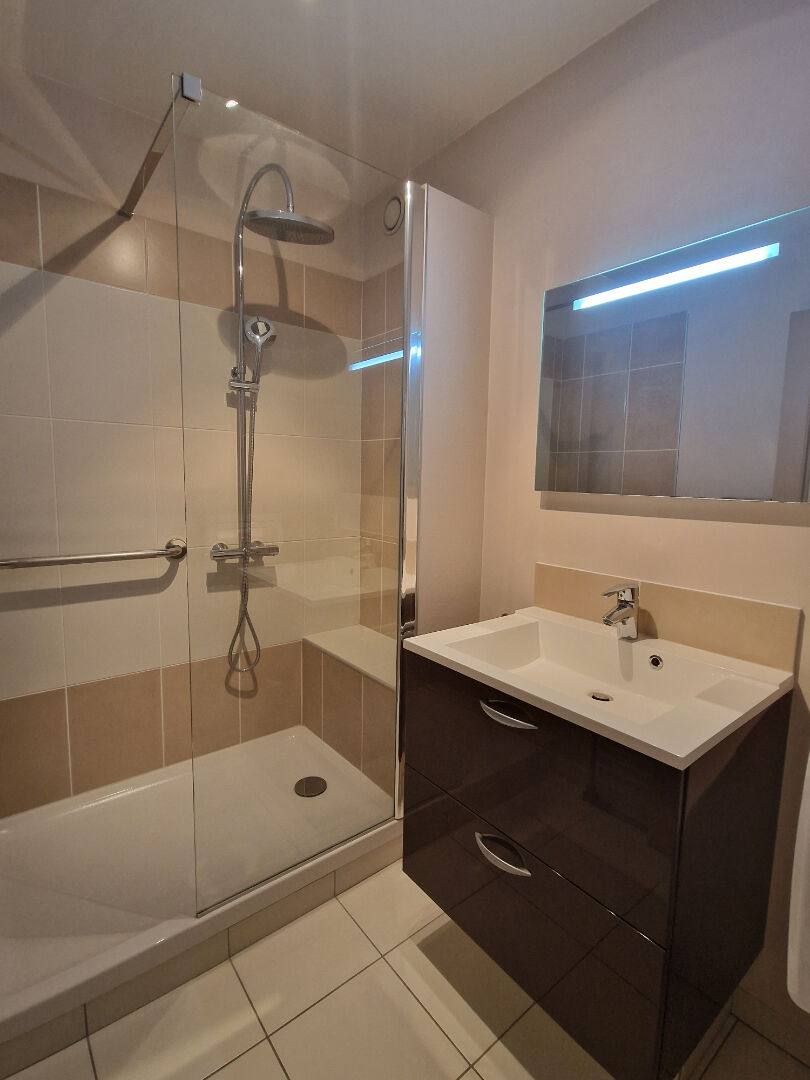 Photo 50 RUE DE LA MONTAT / T3  70m² + balcon + chauffage inclus image 2/6