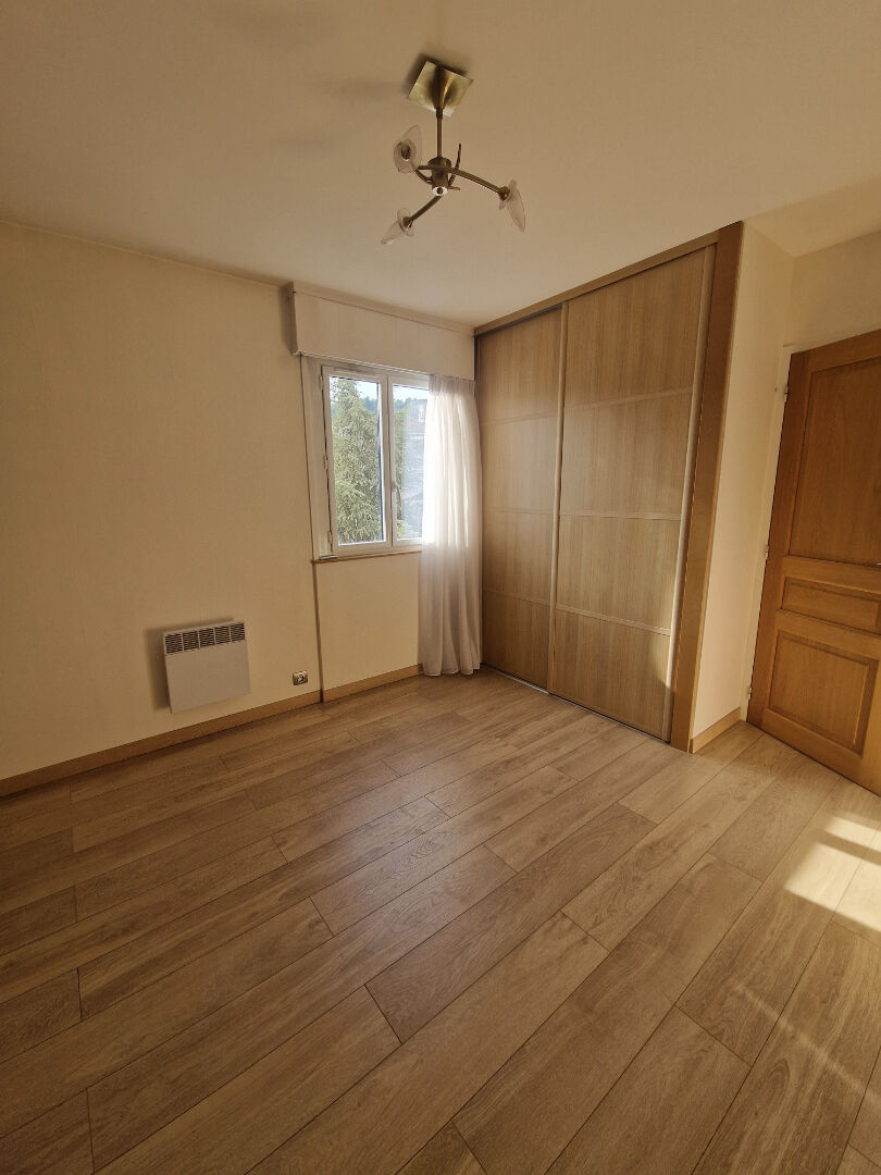 Photo 50 RUE DE LA MONTAT / T3  70m² + balcon + chauffage inclus image 6/6