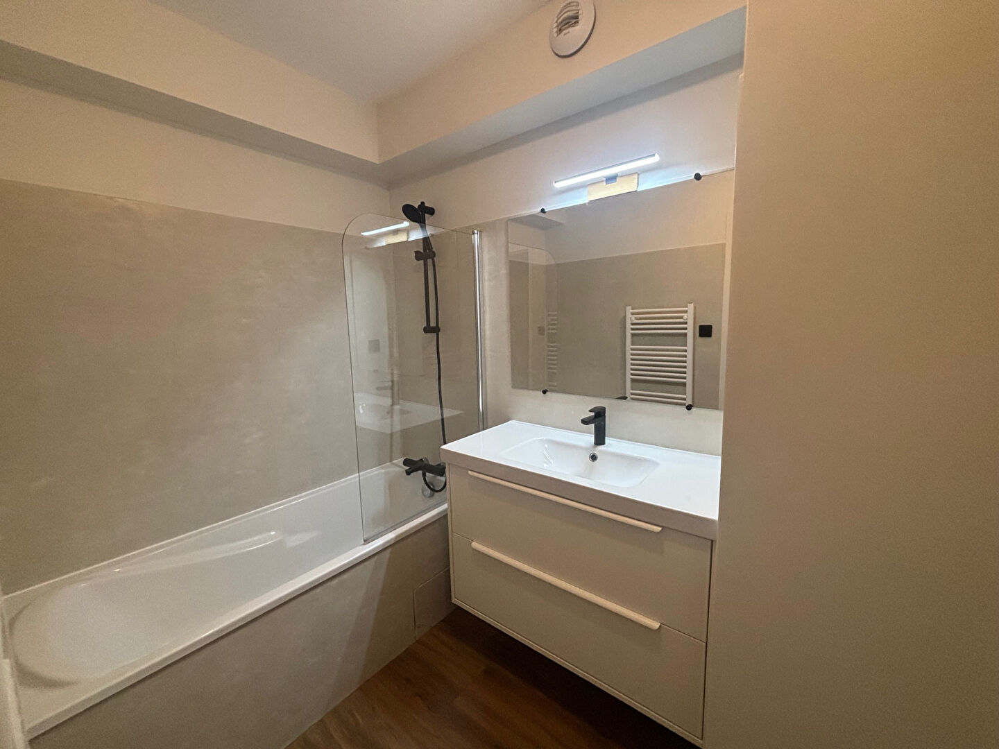 Photo HYPERCENTRE / ANATOLE FRANCE F3 AVEC GARAGE image 6/6