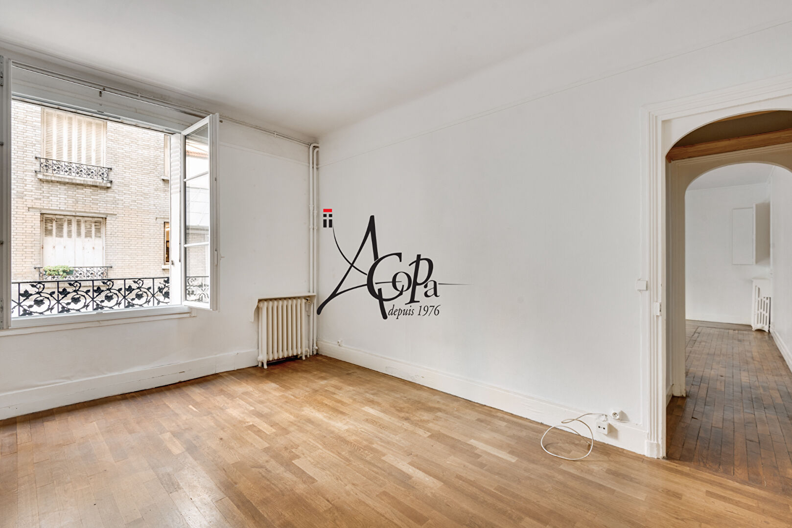 Photo Square Clignancourt 2 pièces  57 m² +  chambre  au 7ème étage image 1/6