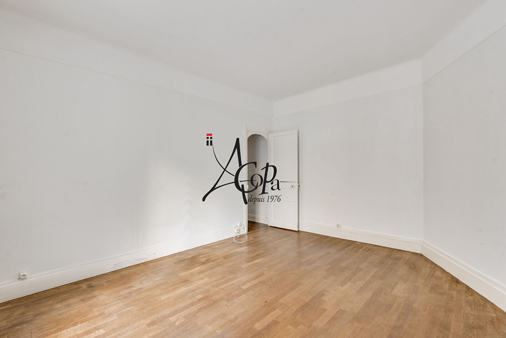 Photo Square Clignancourt 2 pièces  57 m² +  chambre  au 7ème étage image 4/6