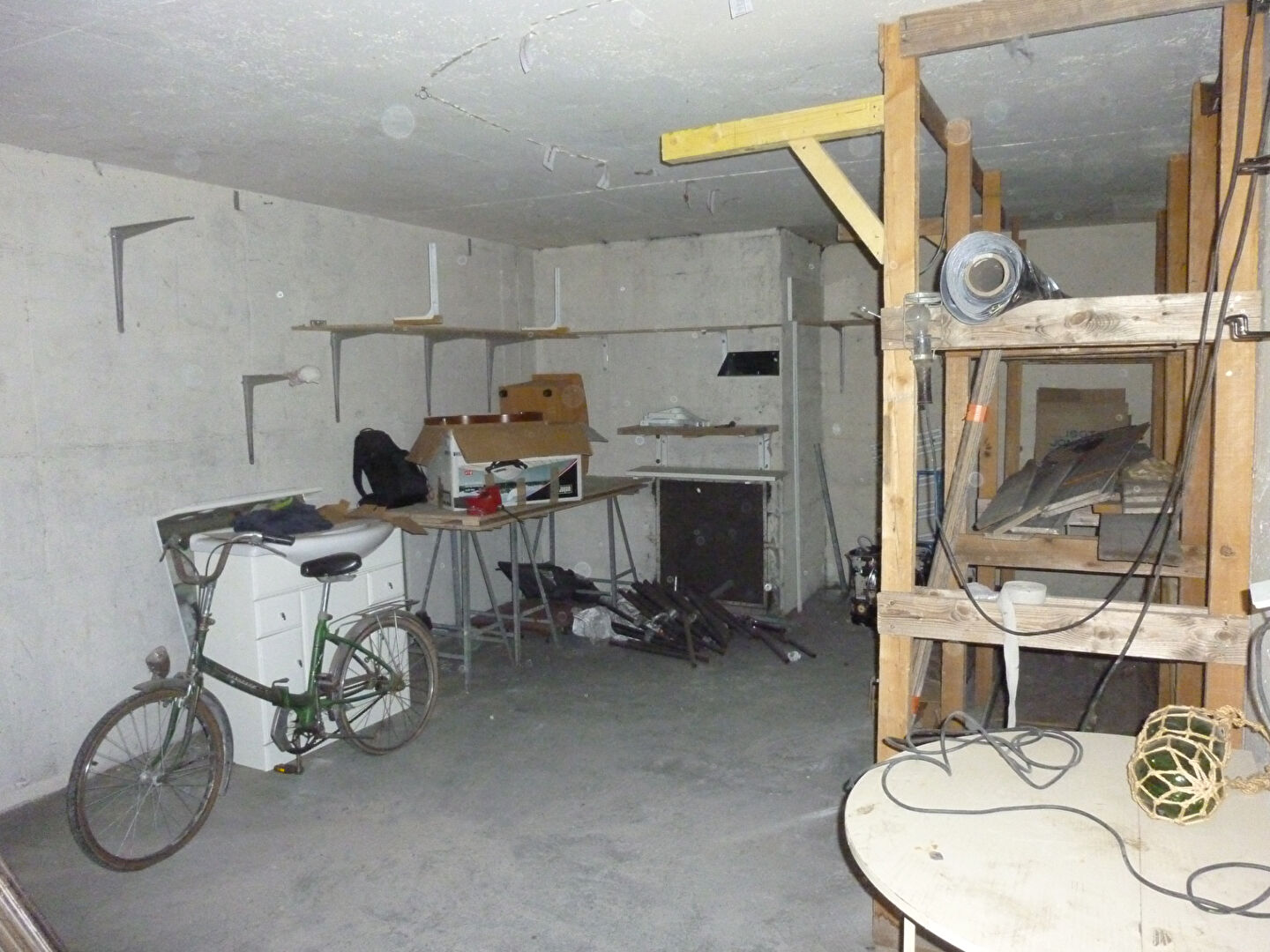 Photo box + parking (en enfilade)rue Joseph de Maistre image 4/4