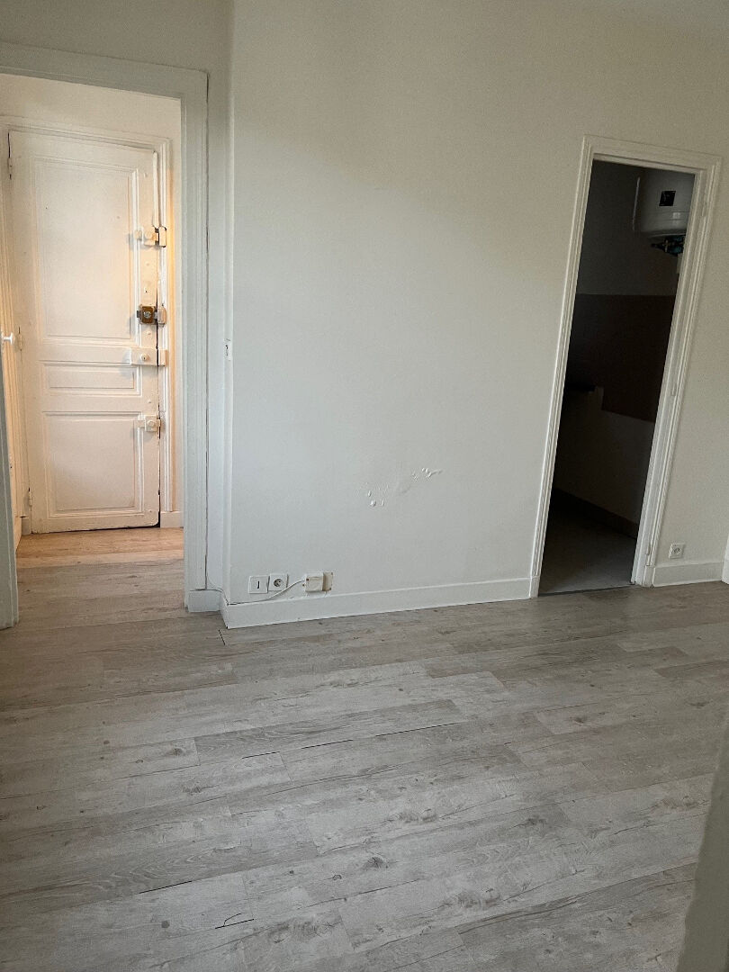 Photo Appartement 2 pièces à Paris - M° Marcadet ou Simplon image 1/6