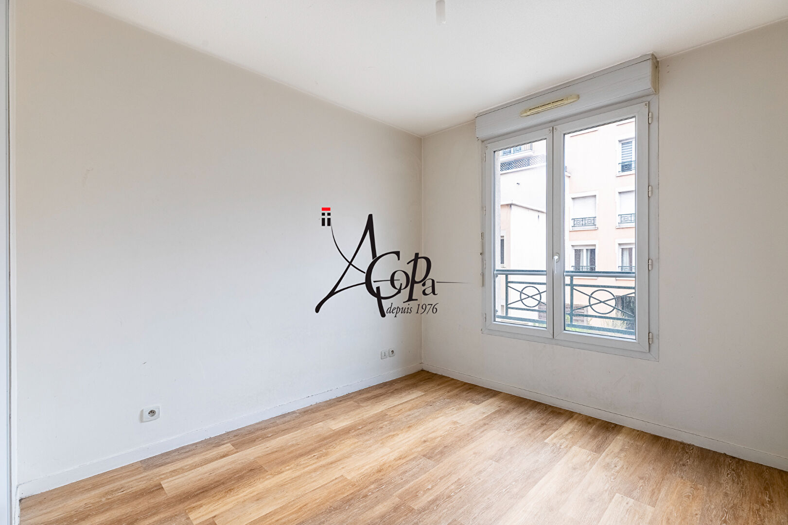 SAINT DENIS
 Appartement&nbsp;305 000&nbsp;&euro;