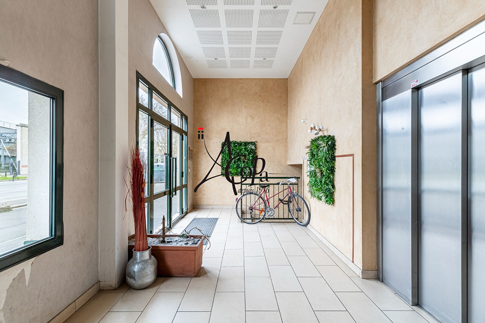 SAINT DENIS
 Appartement&nbsp;305 000&nbsp;&euro;
