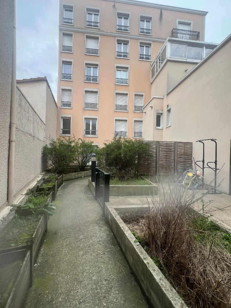 SAINT DENIS
 Appartement&nbsp;305 000&nbsp;&euro;