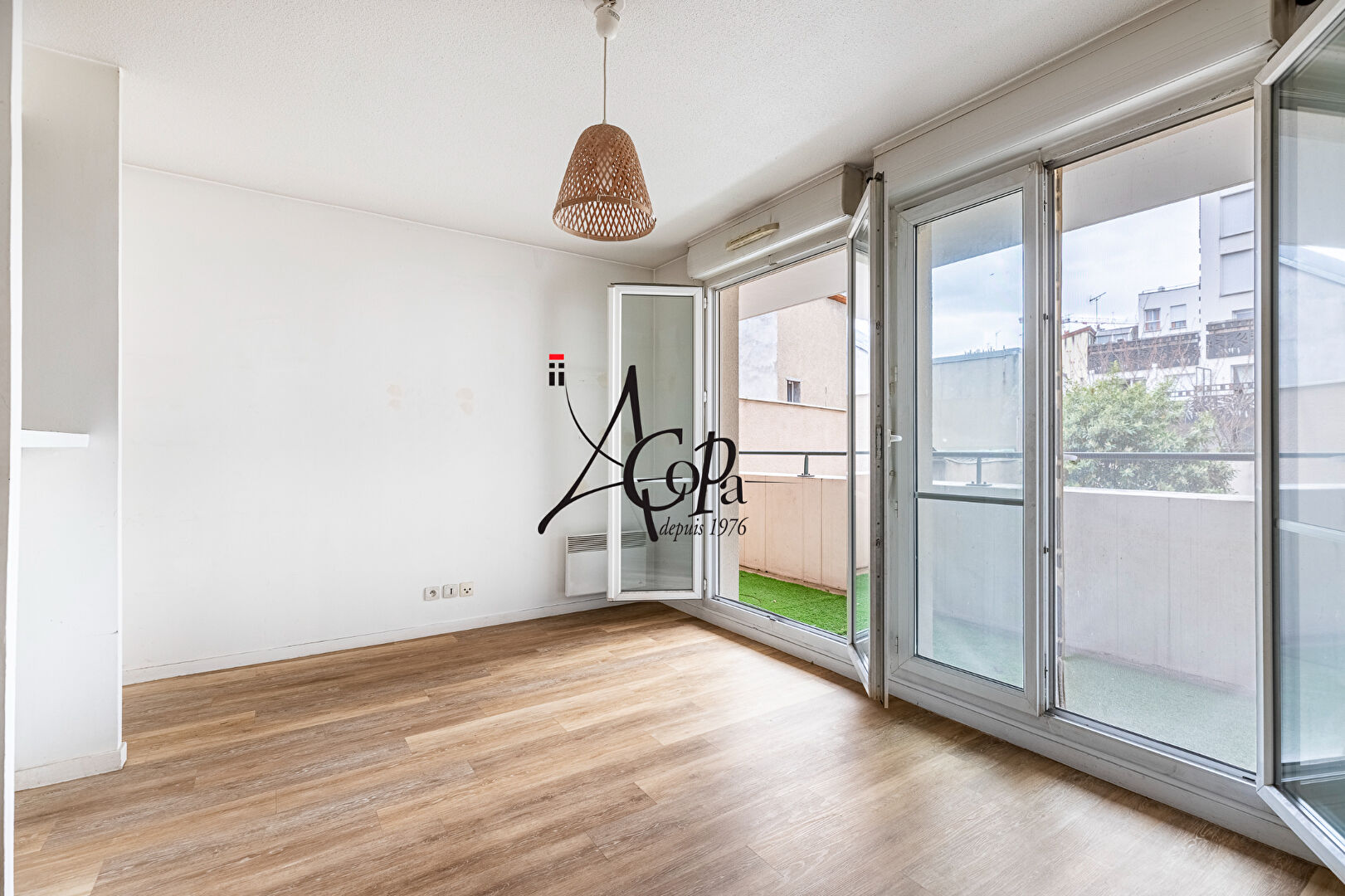 SAINT DENIS
 Appartement&nbsp;305 000&nbsp;&euro;