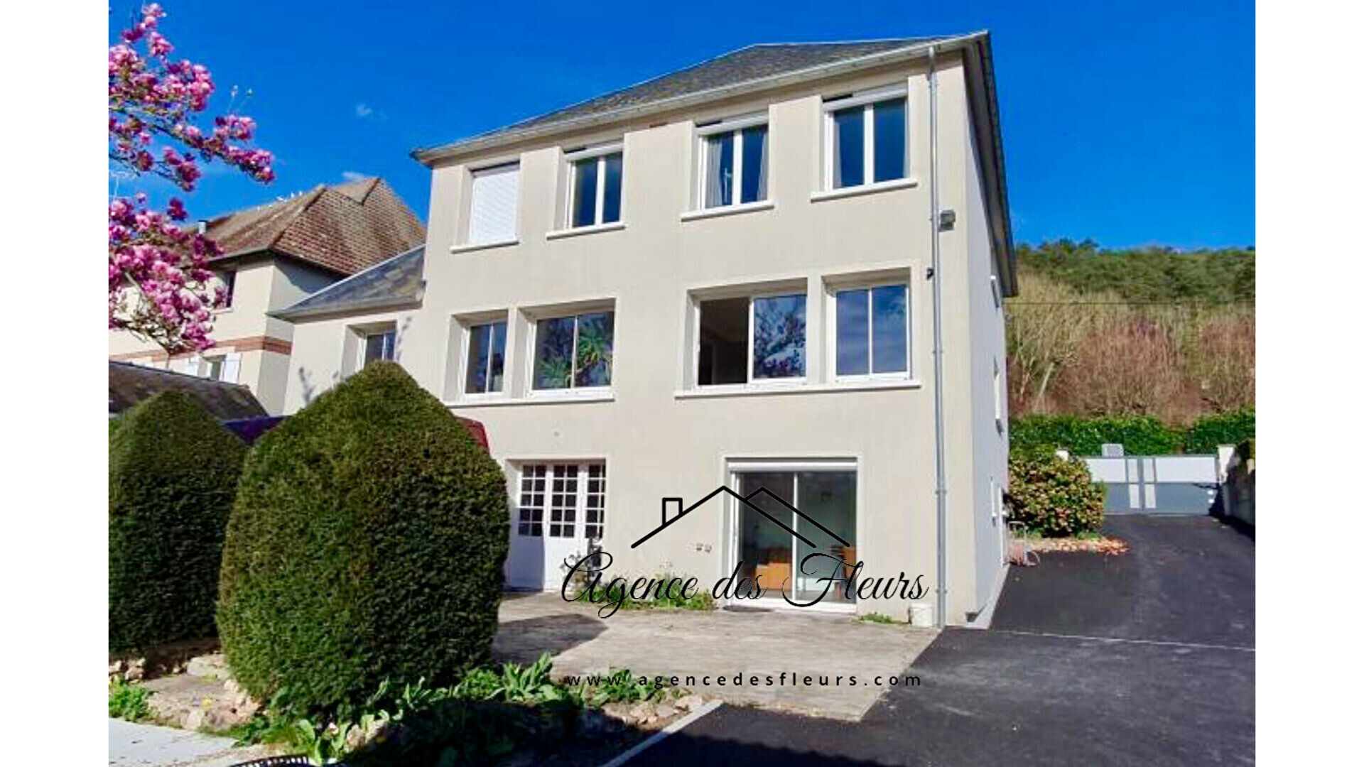 Photo Maison Montfort Sur Risle 9 pièce(s) 243 m2 image 1/6