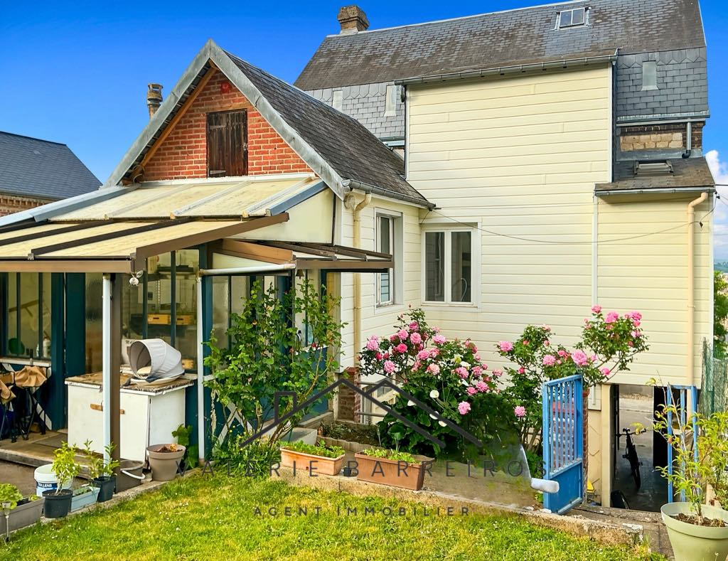 Photo Maison d'habitation à rénover avec garage image 3/6