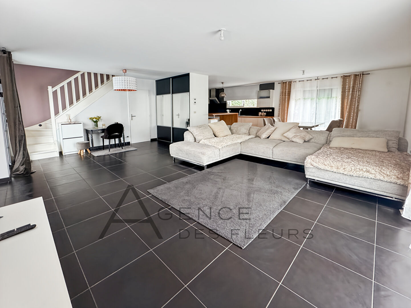 Photo Maison 6  pièce(s) 131 m2 image 2/6