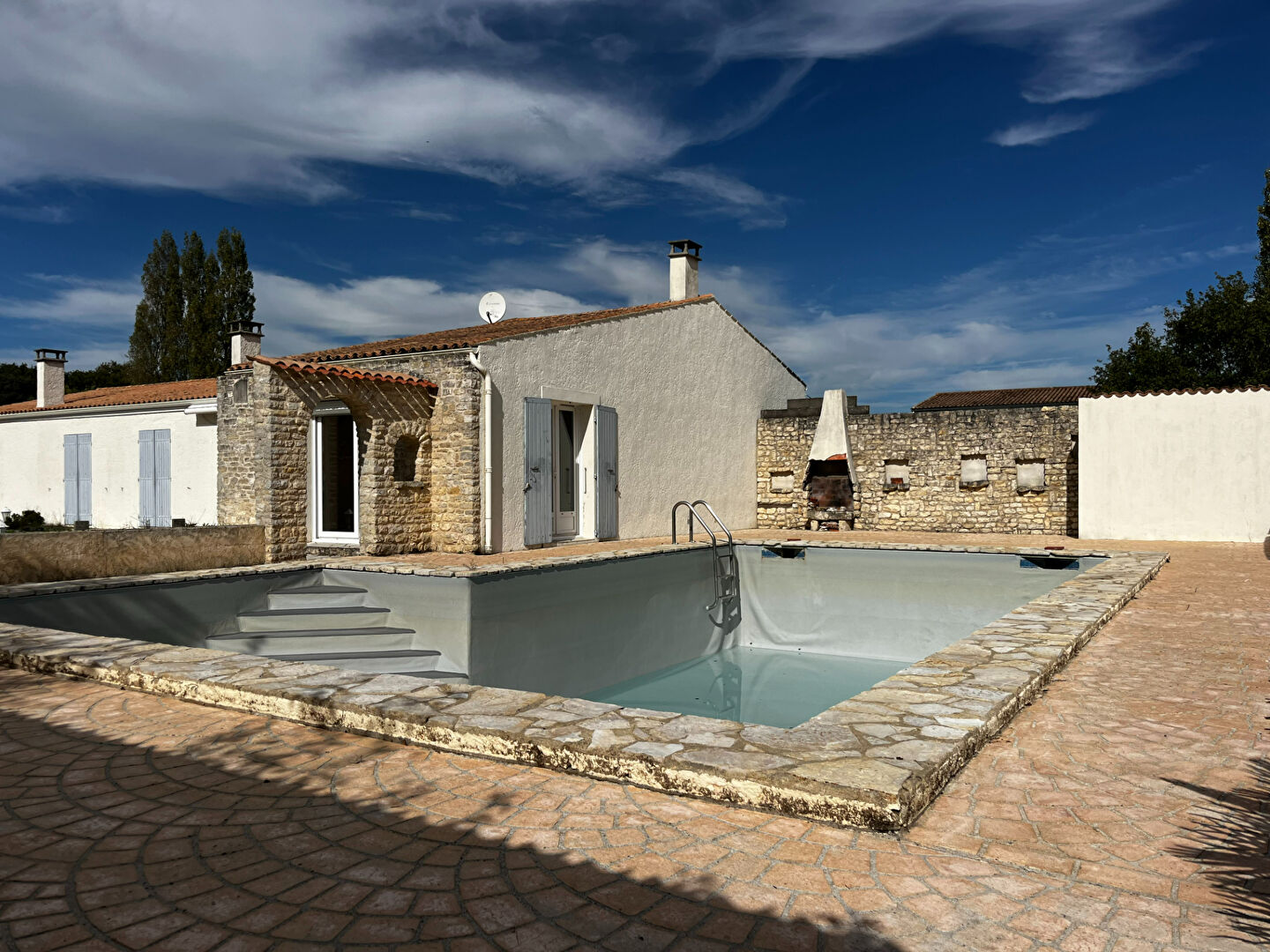 Photo Maison Le Château de 143 m² avec piscine image 1/6