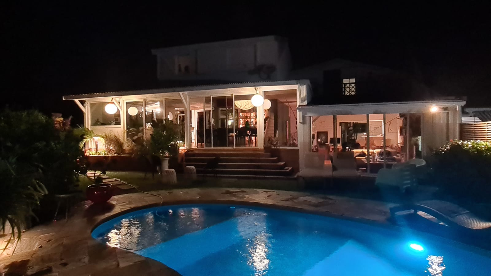 Villa originale avec très belle vue mer à Cap Est !