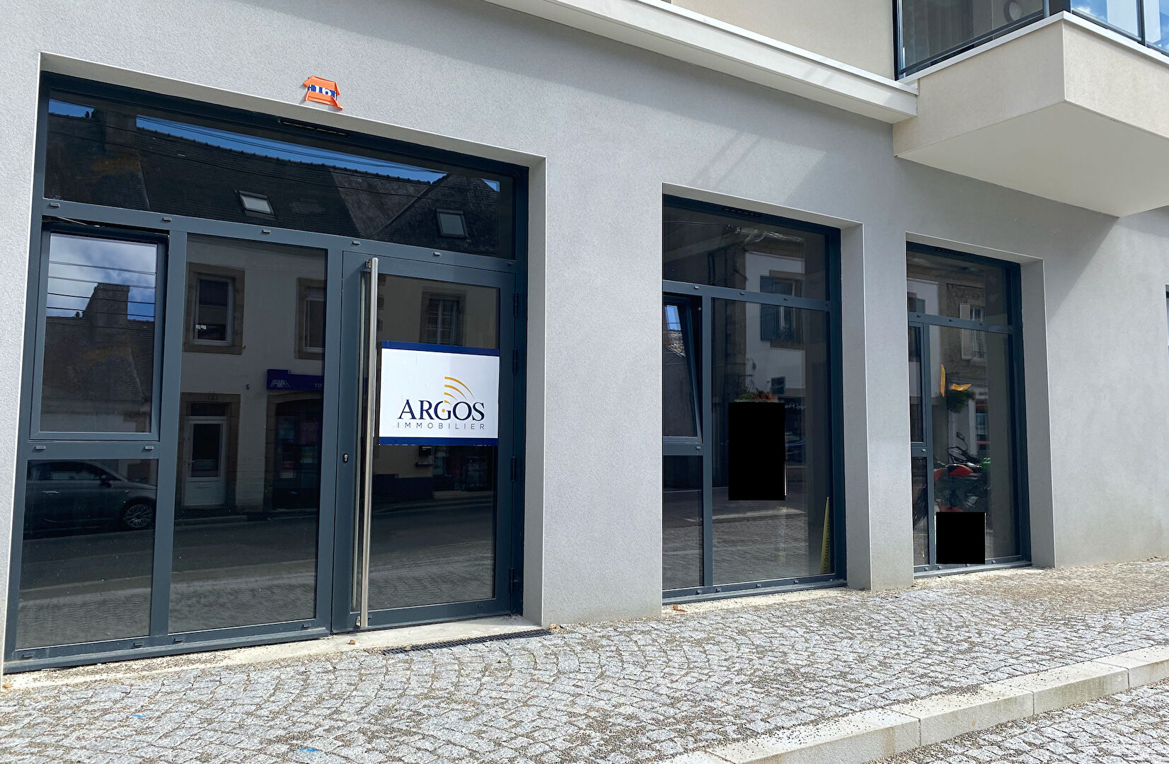A VENDRE LANDIVISIAU Spécial investisseur : Local commercial 84 m2, loué enseigne nationale