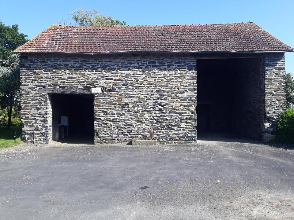 Photo BALAZÉ - Ancien Bâtiment de ferme à rénover 85 m2 au sol image 2/2