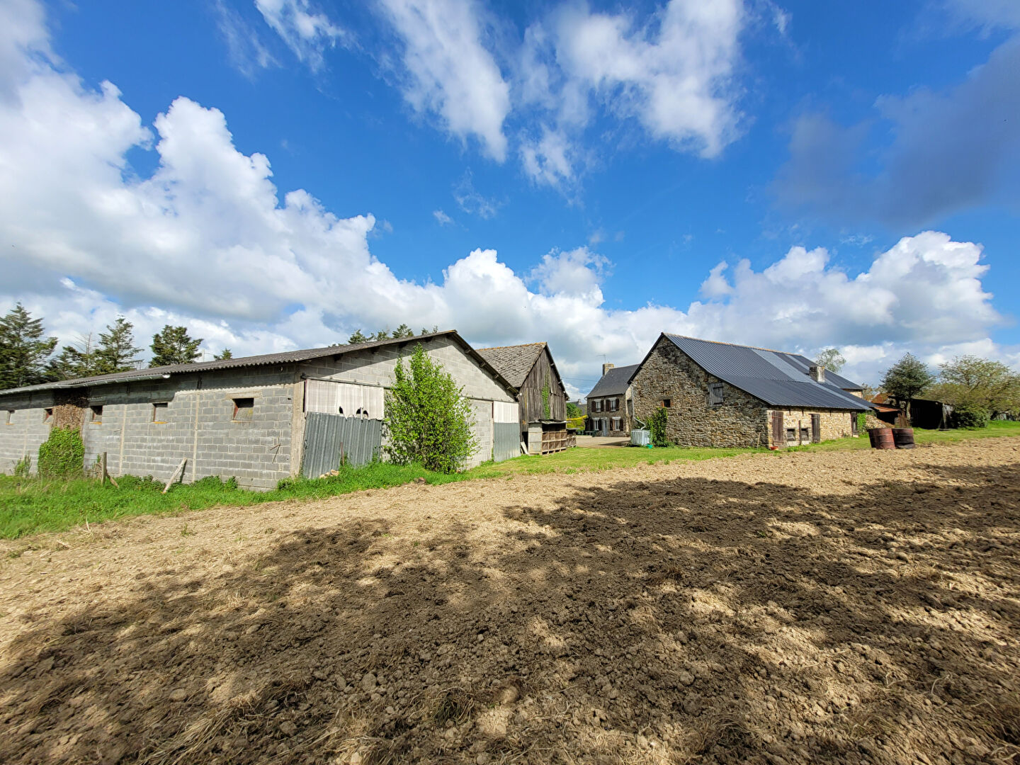 Photo VENDU BALAZE Joli corps de ferme à Rénover +5680 Terrain image 2/6