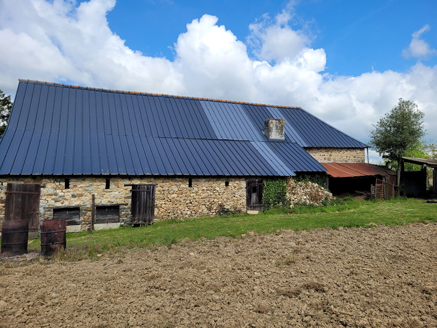 Photo VENDU BALAZE Joli corps de ferme à Rénover +5680 Terrain image 4/6