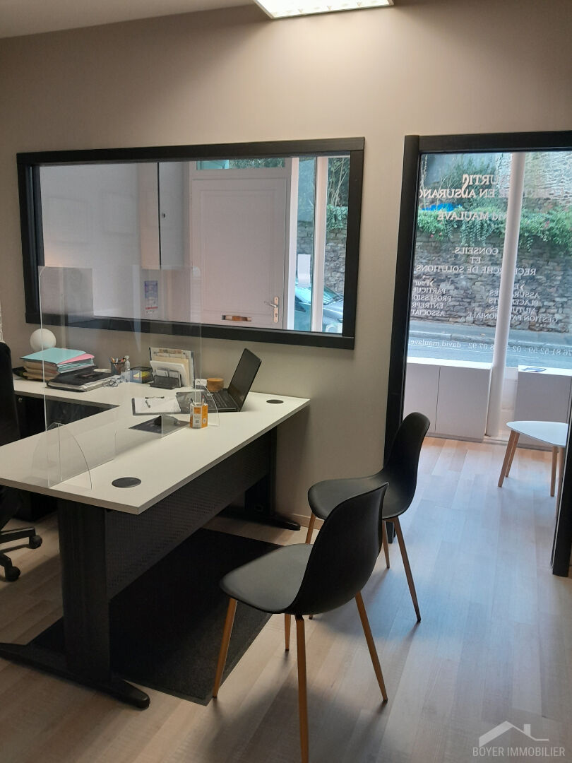 VITRE Centre ville, Murs Commerciaux de 46 m²