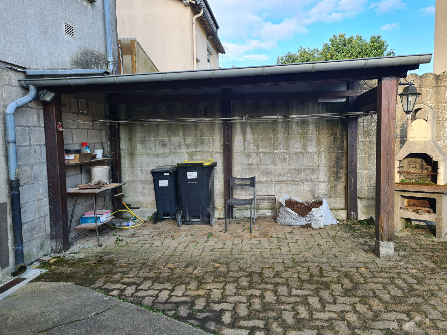 Photo Maison en pierres à rénover avec garage - Centre Fougères image 3/6