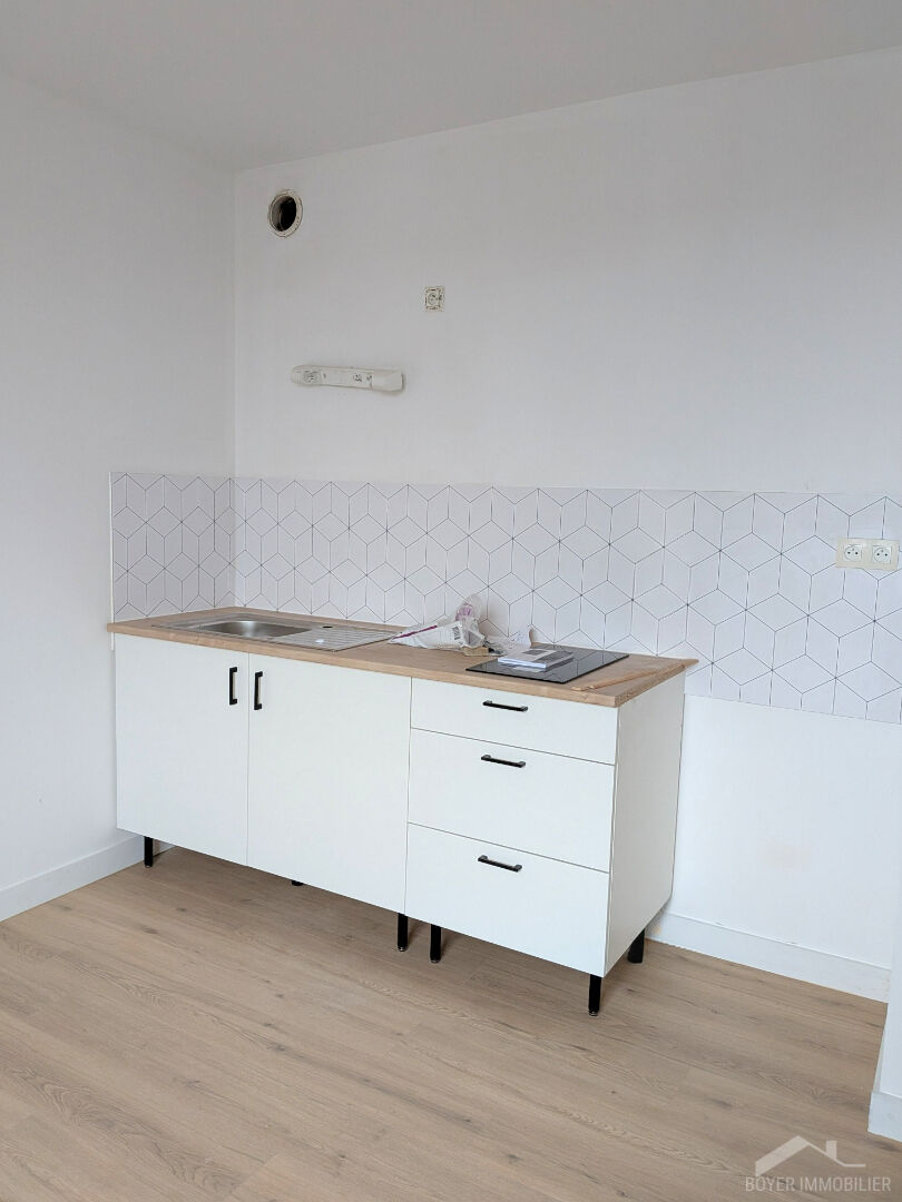 Photo Appartement T2 en rénovation - Châtillon-en-Vendelais image 2/4