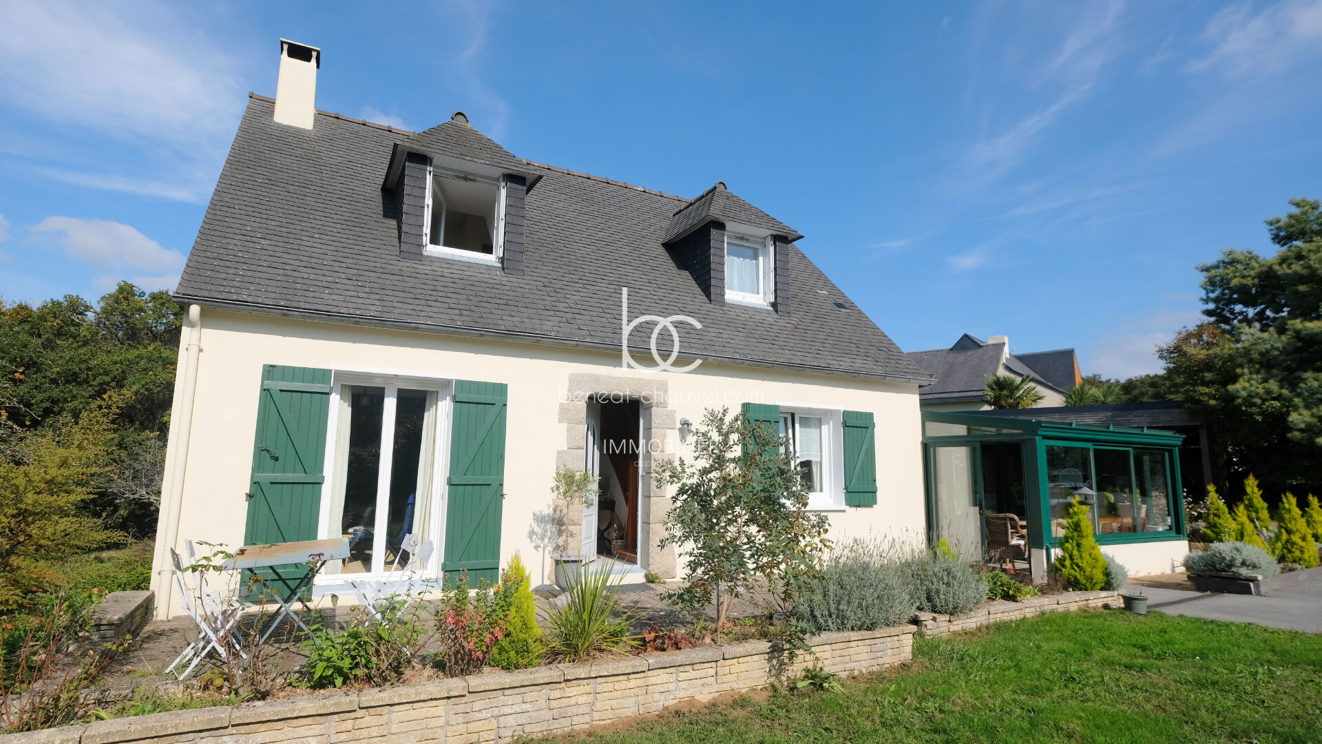 VENTE Maison Familiale 4 Chambres | Sous-Sol | Terrain 4100 m² terrain | Golfe & Gare Proximité | LE HEZO