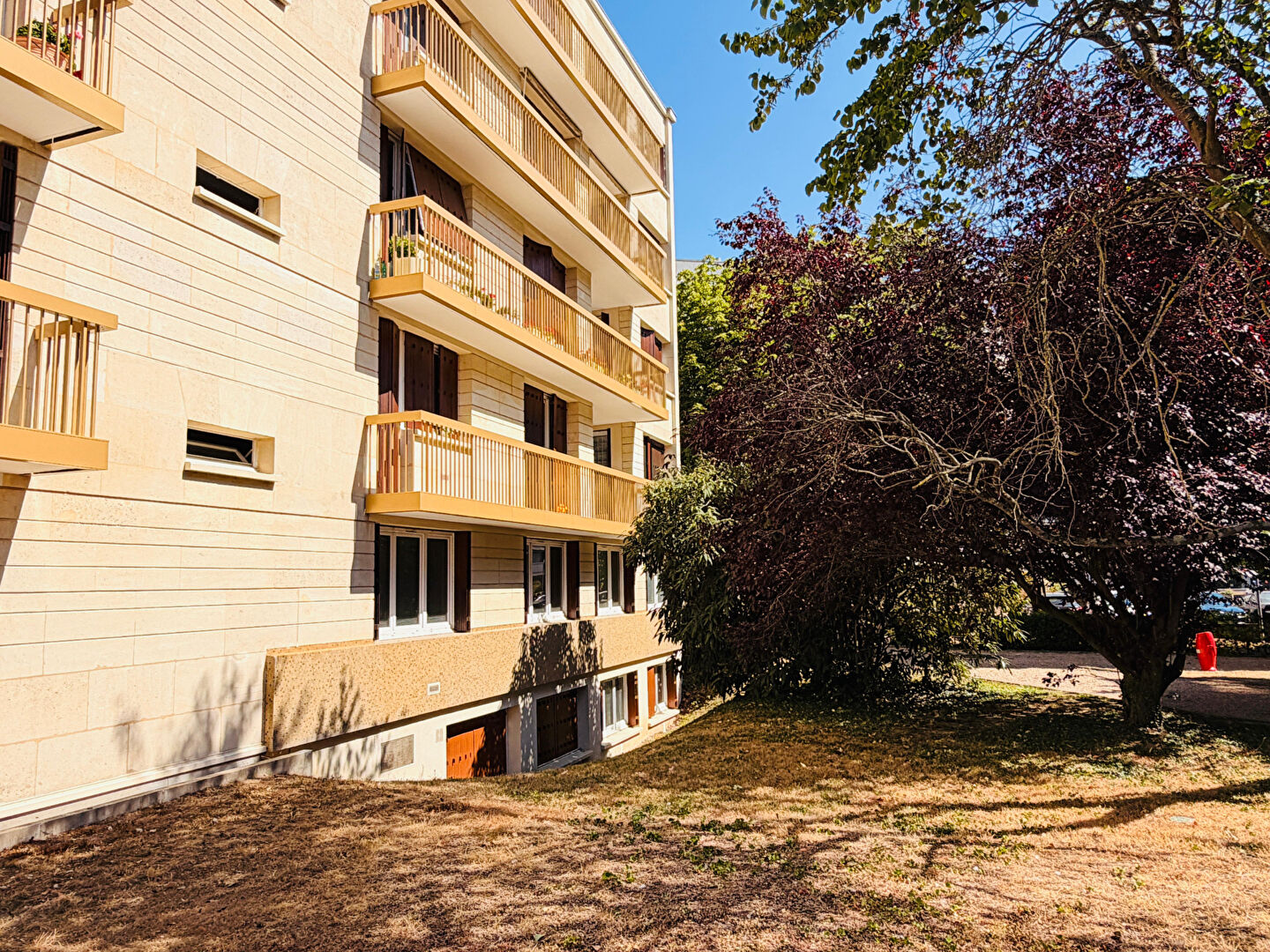 * APPARTEMENT T1 * EXCLUVISITÉ * IDÉAL INVESTISSEUR * RENTABILITÉ 6 % *