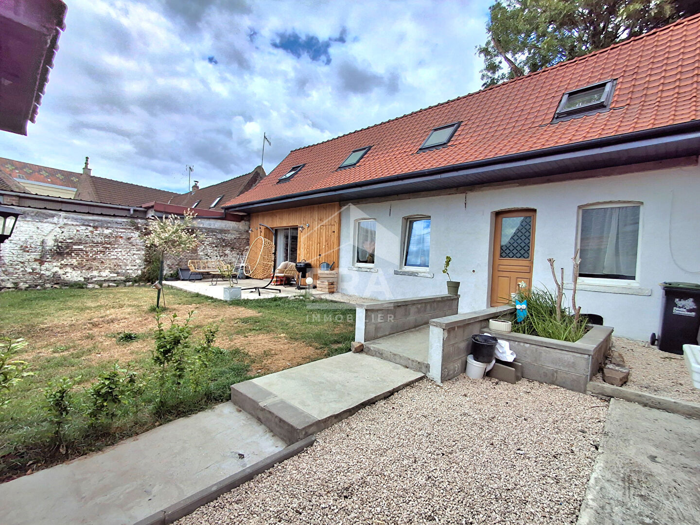 CORPS DE FERME RENOVE SUR OSTRICOURT
