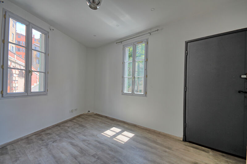 Photo Maison Grasse 3 pièce(s) 46.25 m2 sur 2 niveaux plus grenier de 20.63m² image 2/6