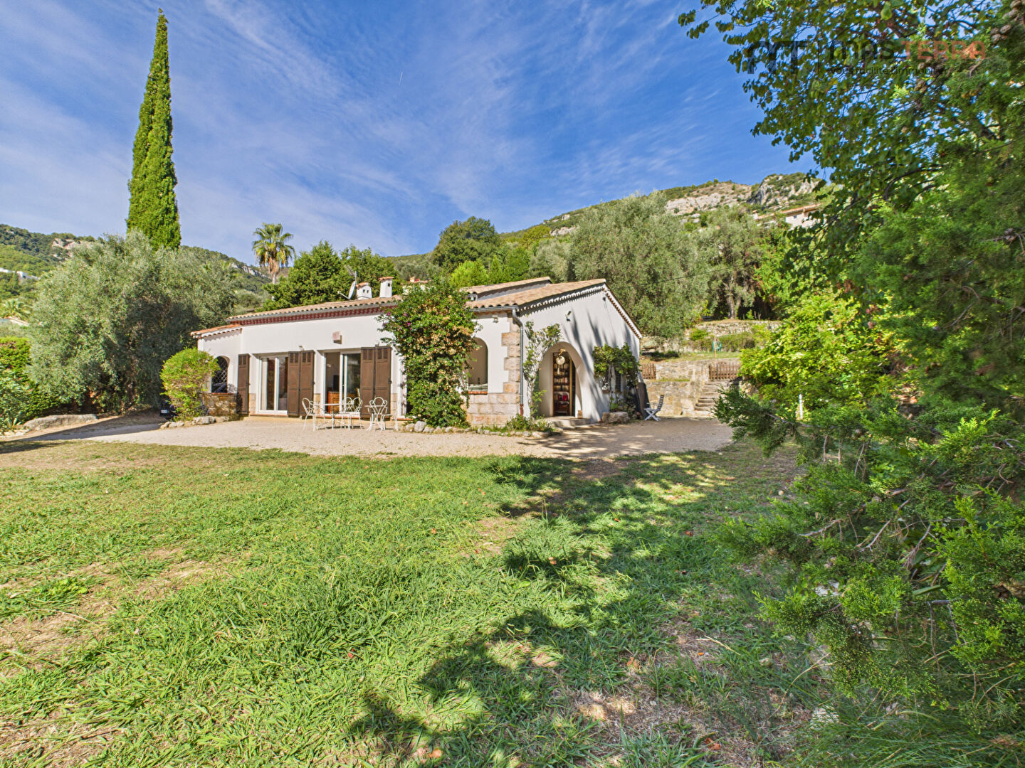 Maison Le Bar Sur Loup - Au calme, grand terrain arboré, garage, piscine.