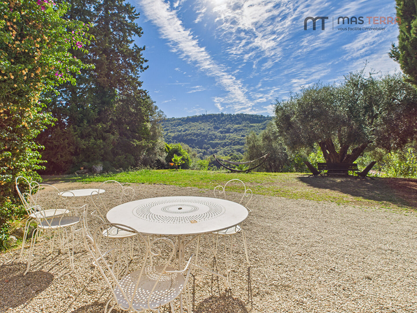 Photo Maison Le Bar Sur Loup - Au calme, grand terrain arboré, garage, piscine. image 3/6