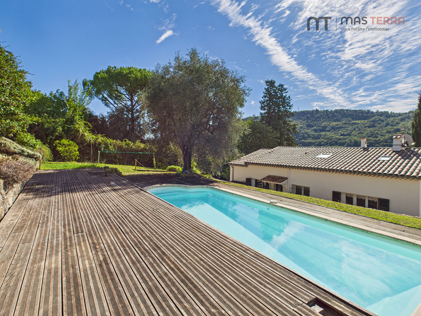 Photo Maison Le Bar Sur Loup - Au calme, grand terrain arboré, garage, piscine. image 4/6