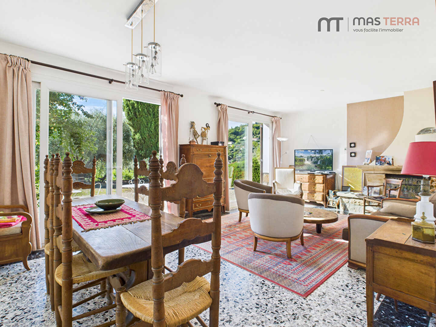 Photo Maison Le Bar Sur Loup - Au calme, grand terrain arboré, garage, piscine. image 5/6